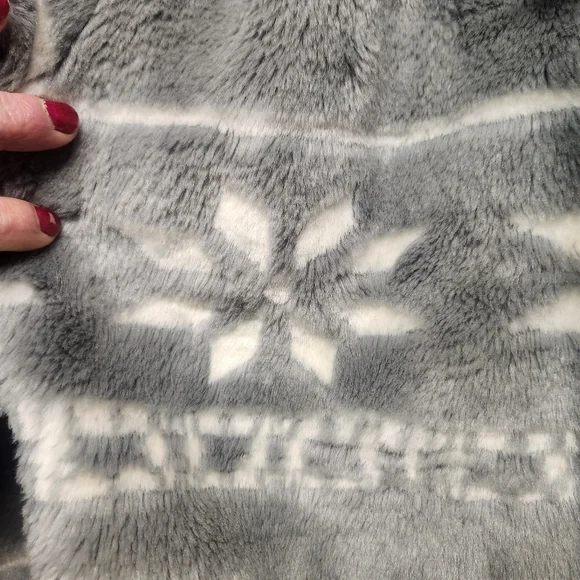 SUPER WARM Vintage faux fur Hooded Winter Coat Wide Sleeves- Snowflake ❄️ design - Picture 8 of 8